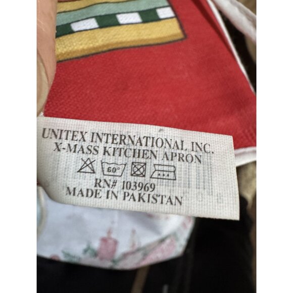Vintage Christmas Apron With Festive Design & Merry Christmas Text - Picture 7 of 15